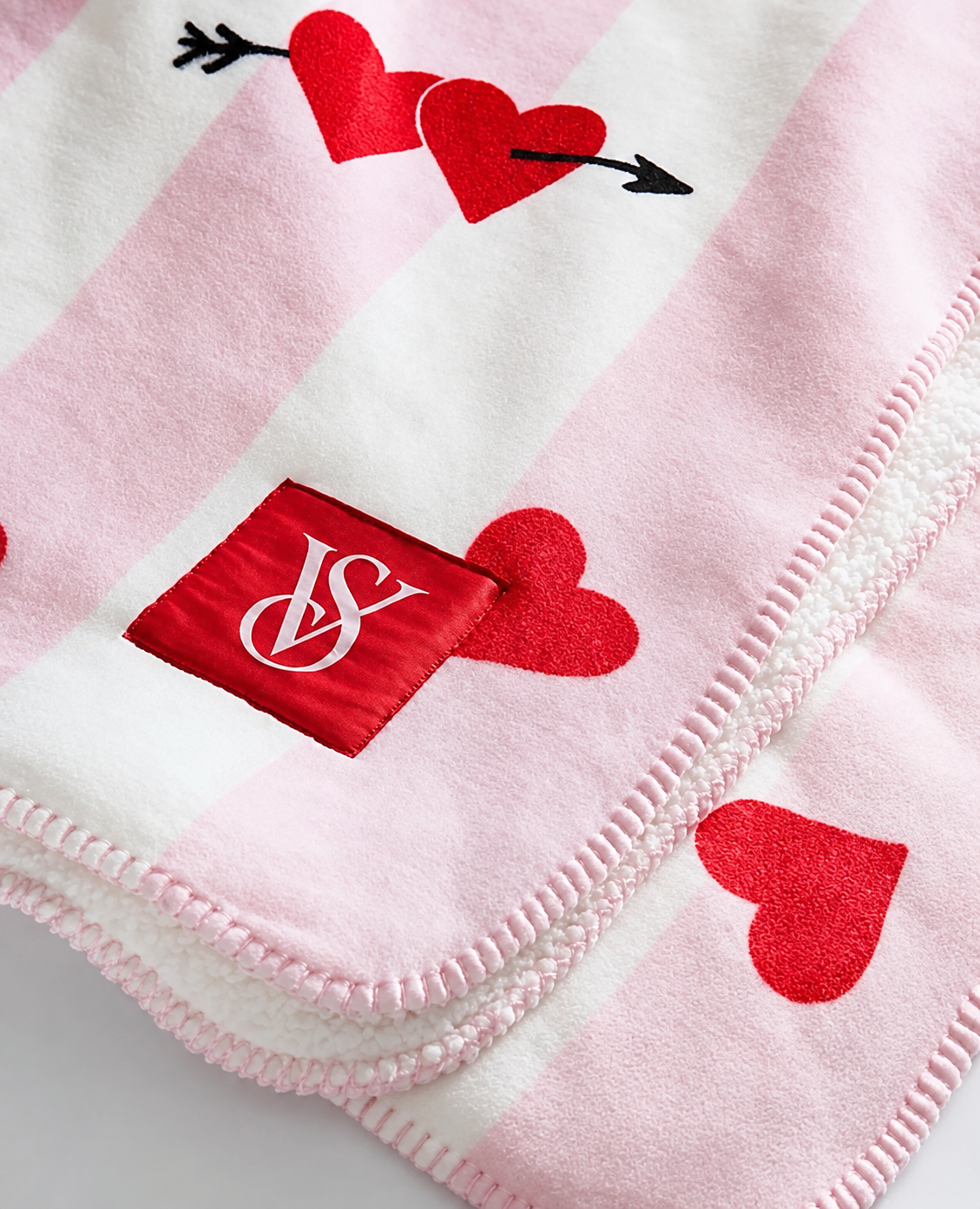 Плед Victoria's Secret Cozy plush Fleece Hearts