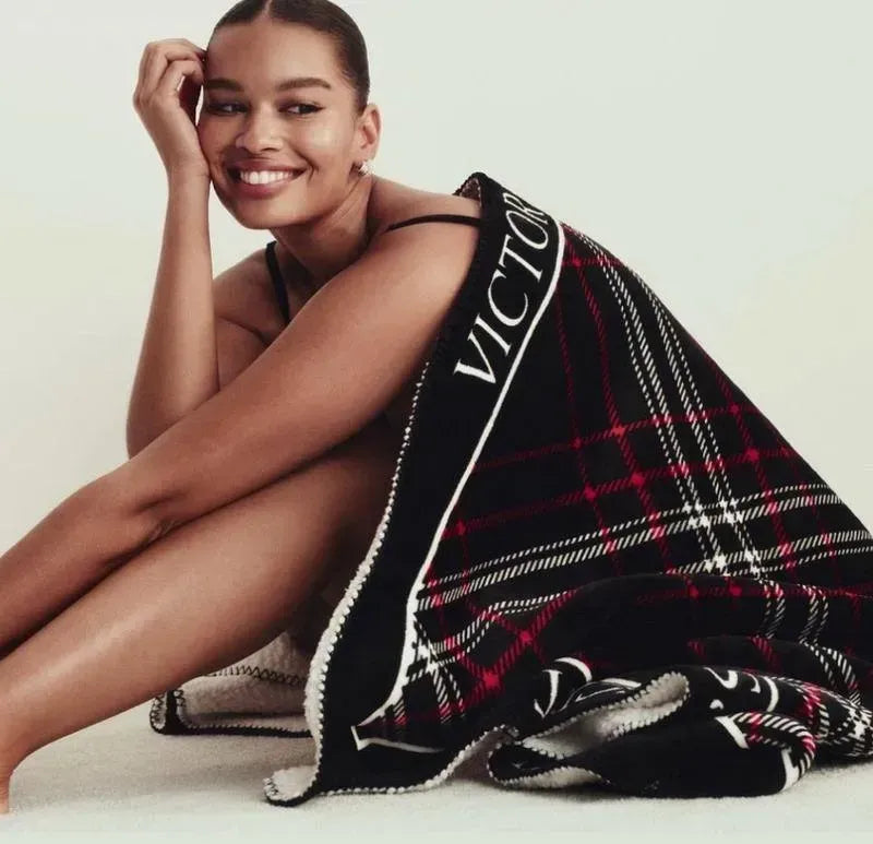 Плед Victoria's Secret Cozy Plush Sherpa Blanket