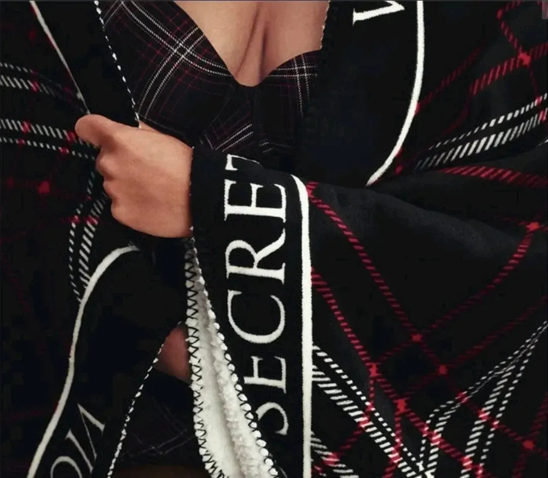 Плед Victoria's Secret Cozy Plush Sherpa Blanket