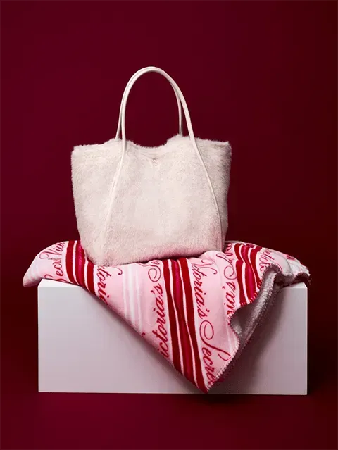 Плед Victoria's Secret Holiday Cozy Plush Blanket